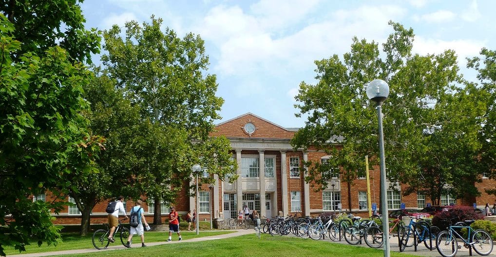 The center of Violette Hall features a beautiful atrium area with a large computer lab and a relaxing lounge area on the second floor