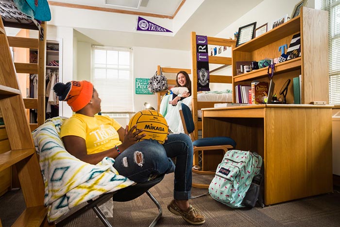 Students-in-Residence-Hall-700x467-50